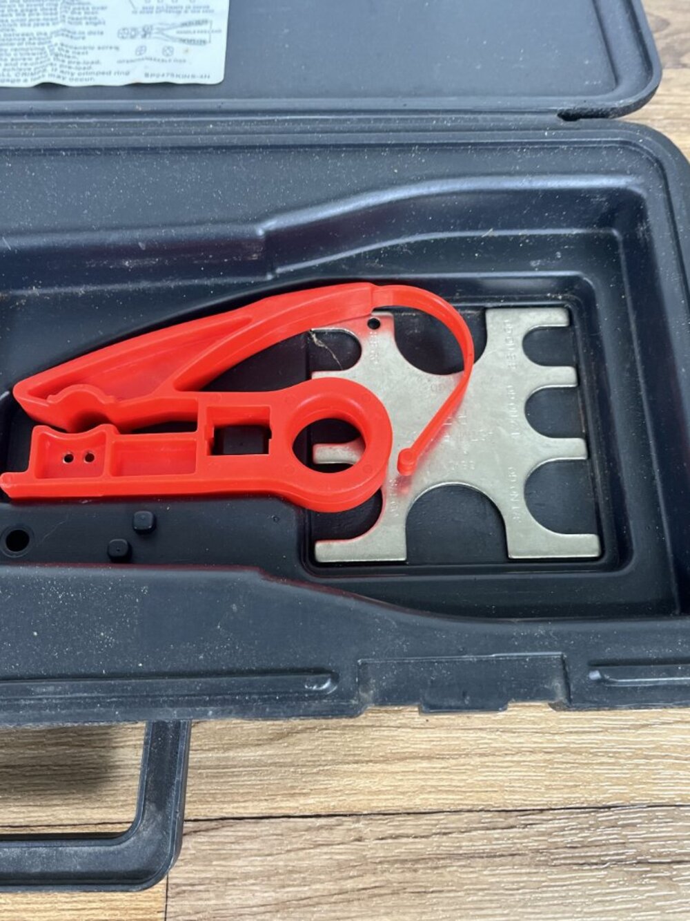 SharkBite 23100 Multi-Head 5000 lbs Force 3/8" to 1" PEX Crimp Ring Tool Kit - Picture 5 of 10